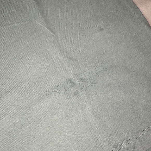 NEW Essentials Fear of God Tshirt Medium - Picture 5 of 5